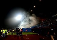 Tragedi Stadion Kanjuruhan: 174 Orang Meninggal, Jokowi Minta Hentikan Sementara Liga 1