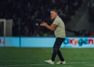 Herdman Terpukau Atmosfer GBK dan Tradisi Unik Timnas Indonesia