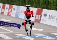 Luar Biasa! Robot Buatan Honor Finis Half Marathon dalam 50 Menit